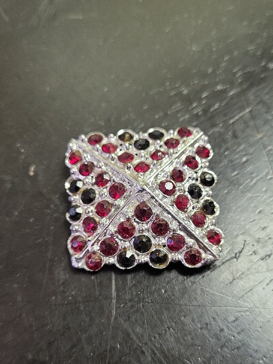 Jewelry - Red And Black Square Brooch